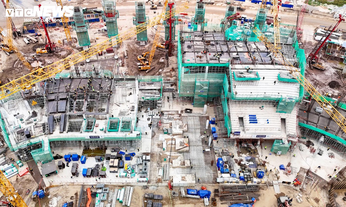 Tháng 8/2026: bốn khán đài đồng loạt vươn cao